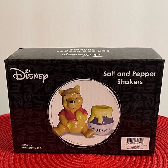 Disney Winnie the Pooh & 🍯 Honeypot Salt & Pepper Shakers NWT - Picture 5 of 7